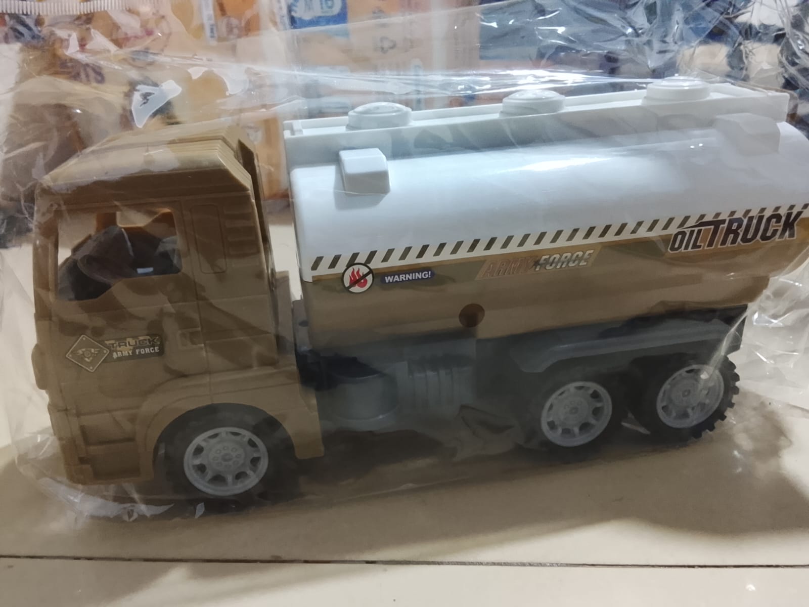 Yellow tipper Bousar